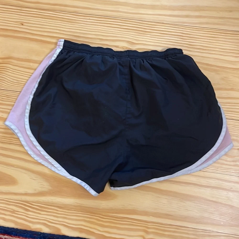 Nike Shorts - Picture 2 of 4